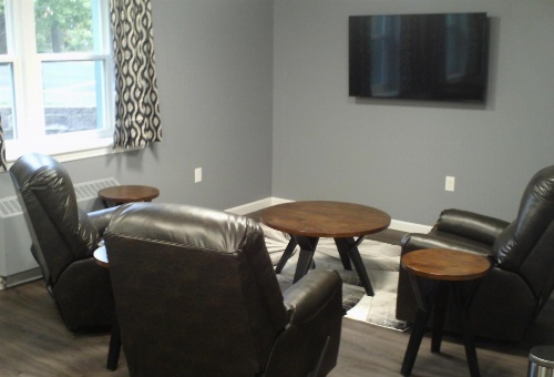 Pine Tree Inn image 3