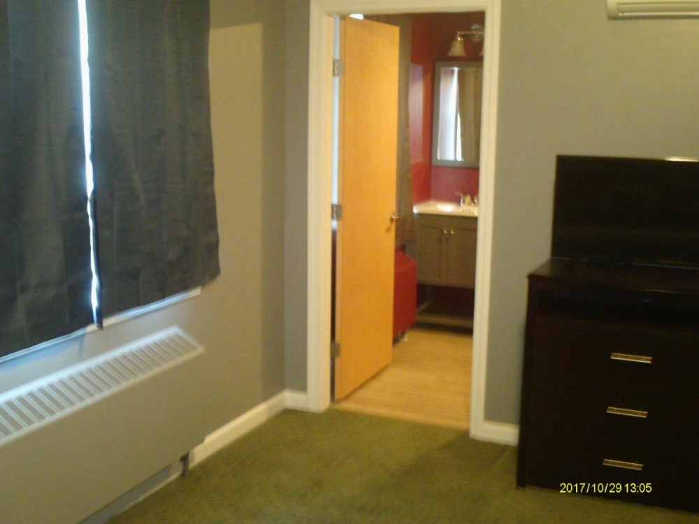 Room image 4
